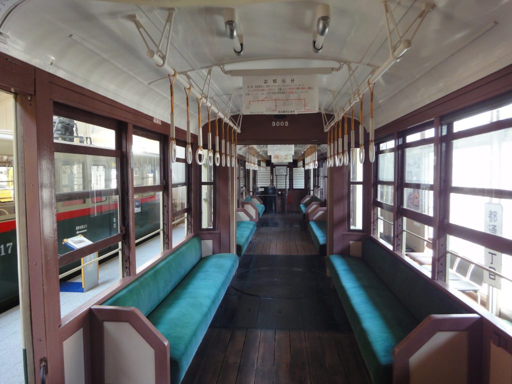 おしゃれ感ただよう3000型野内装